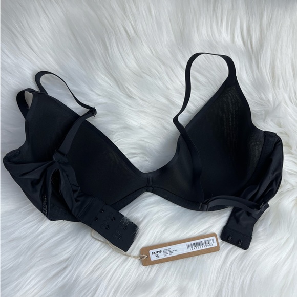 SKIMS- NWT Weightless SCOOP BRA size 32C in ONYX - Picture 4 of 7